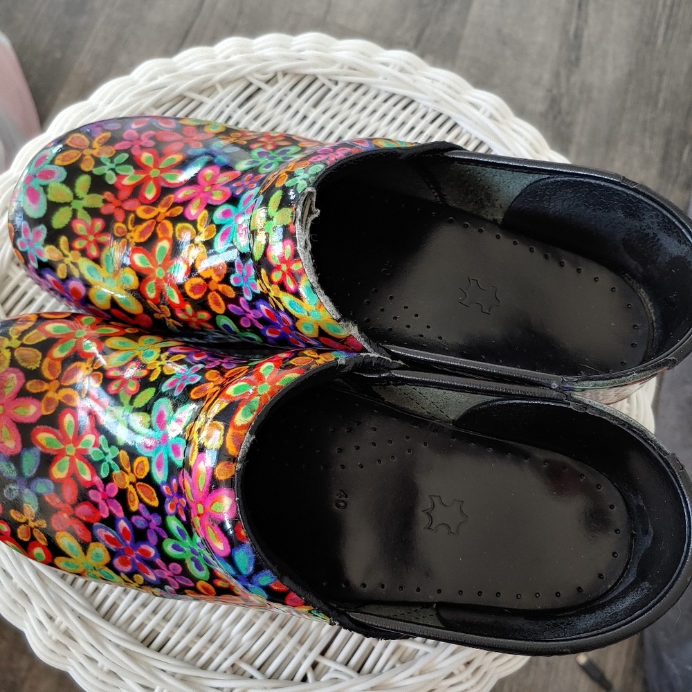 Dansko Womens Size 40  Floral Nurse Shoes